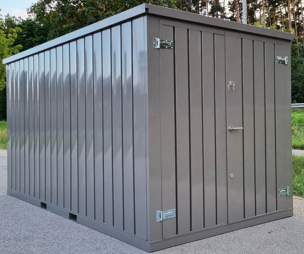 Materialcontainer MC5 lackiert RAL 7039 Quarzgrau | H 2090 x B 2142 x T 4882 mm | Tür stirnseitig zweiflügelig