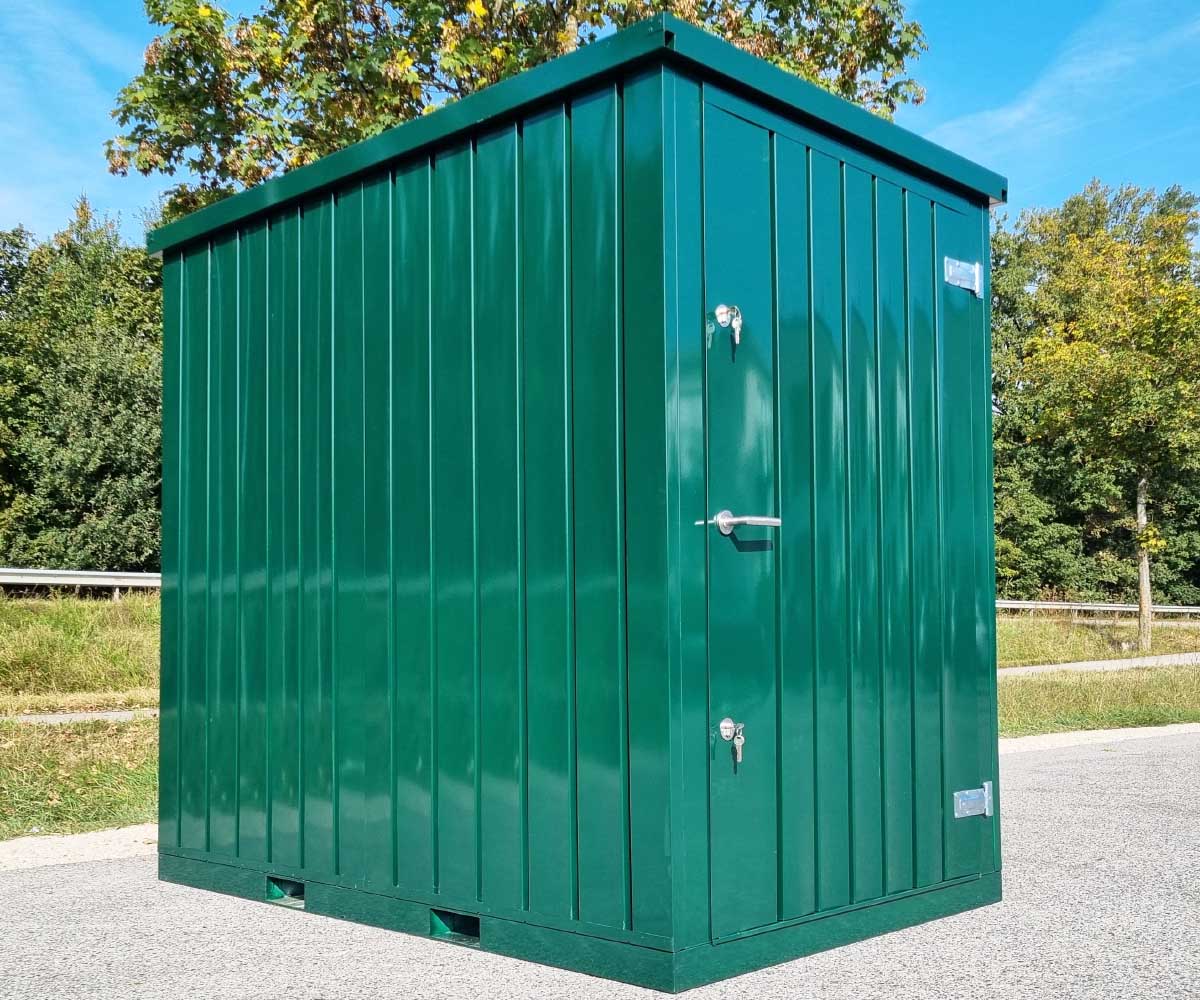 Materialcontainer MC1 lackiert RAL 6005 Moosgrün | H 2090 x B 1500 x T 2280 mm | Tür stirnseitig einflügelig
