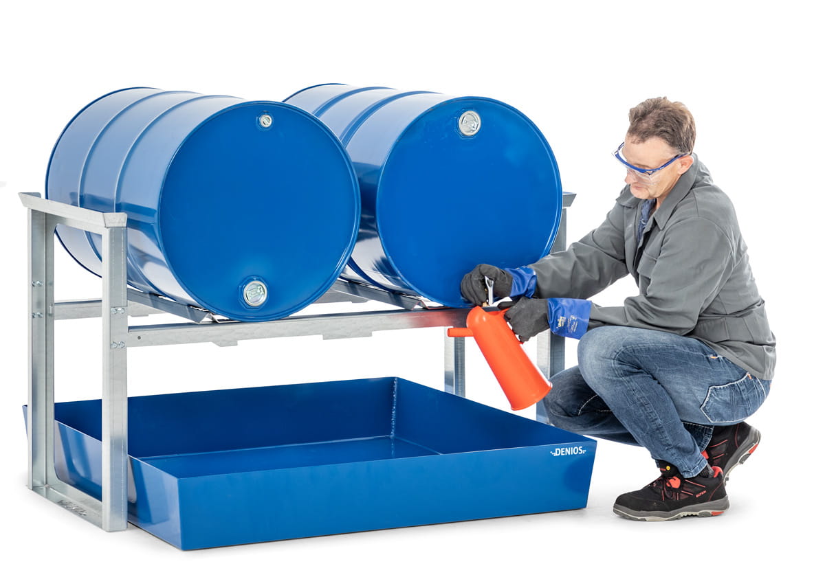 Fassregale | H 837 x T 1210 x L 1429 mm | für 2 Fässer à 200 l | Auffangwanne lackiert | stapelbar