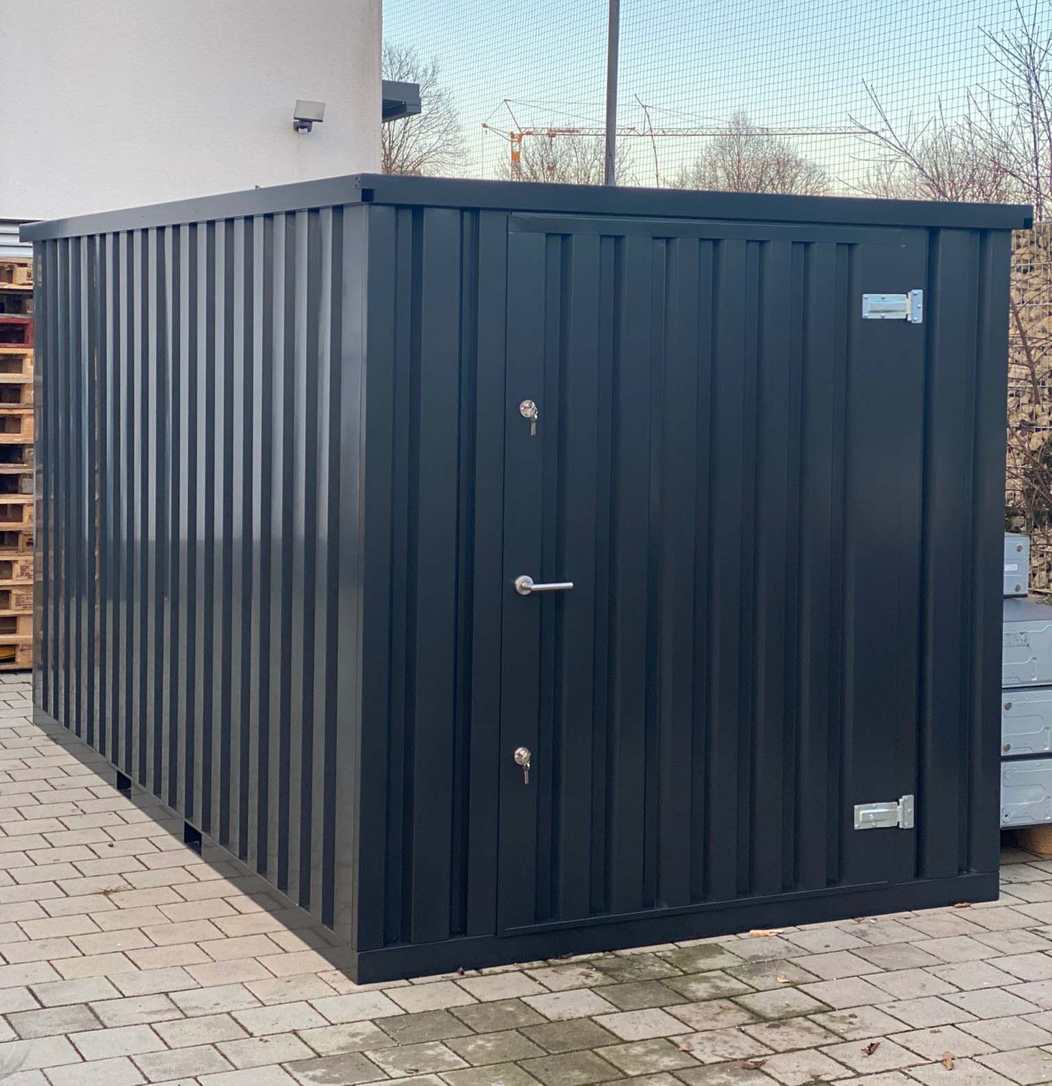 Materialcontainer MC3 lackiert RAL 7021 Schwarzgrau | H 2090 x B 2142 x T 2950 mm | Tür stirnseitig einflügelig