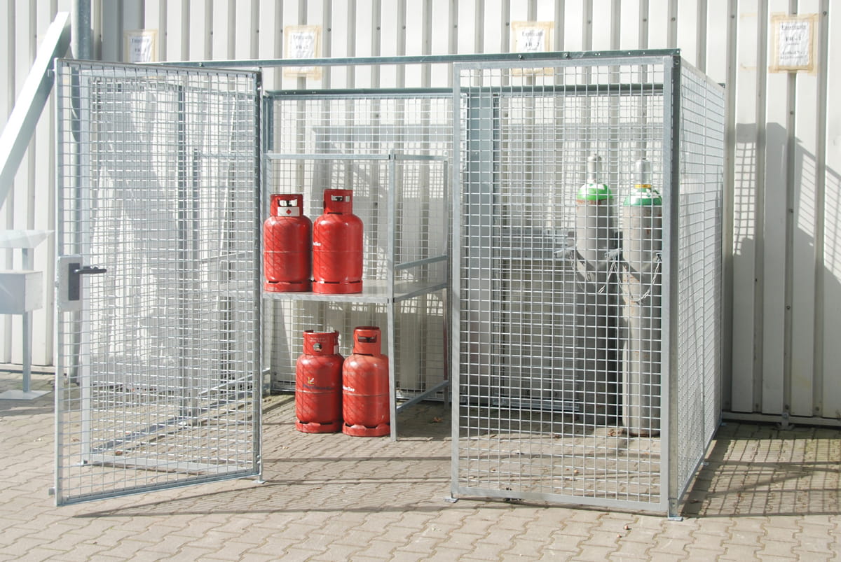Gasflaschencontainer | Gittercontainer | H 2100 x B 2100 x L 3100 mm | ohne Dach | Flügeltor | feuerverzinkt | für 96 Gasflaschen