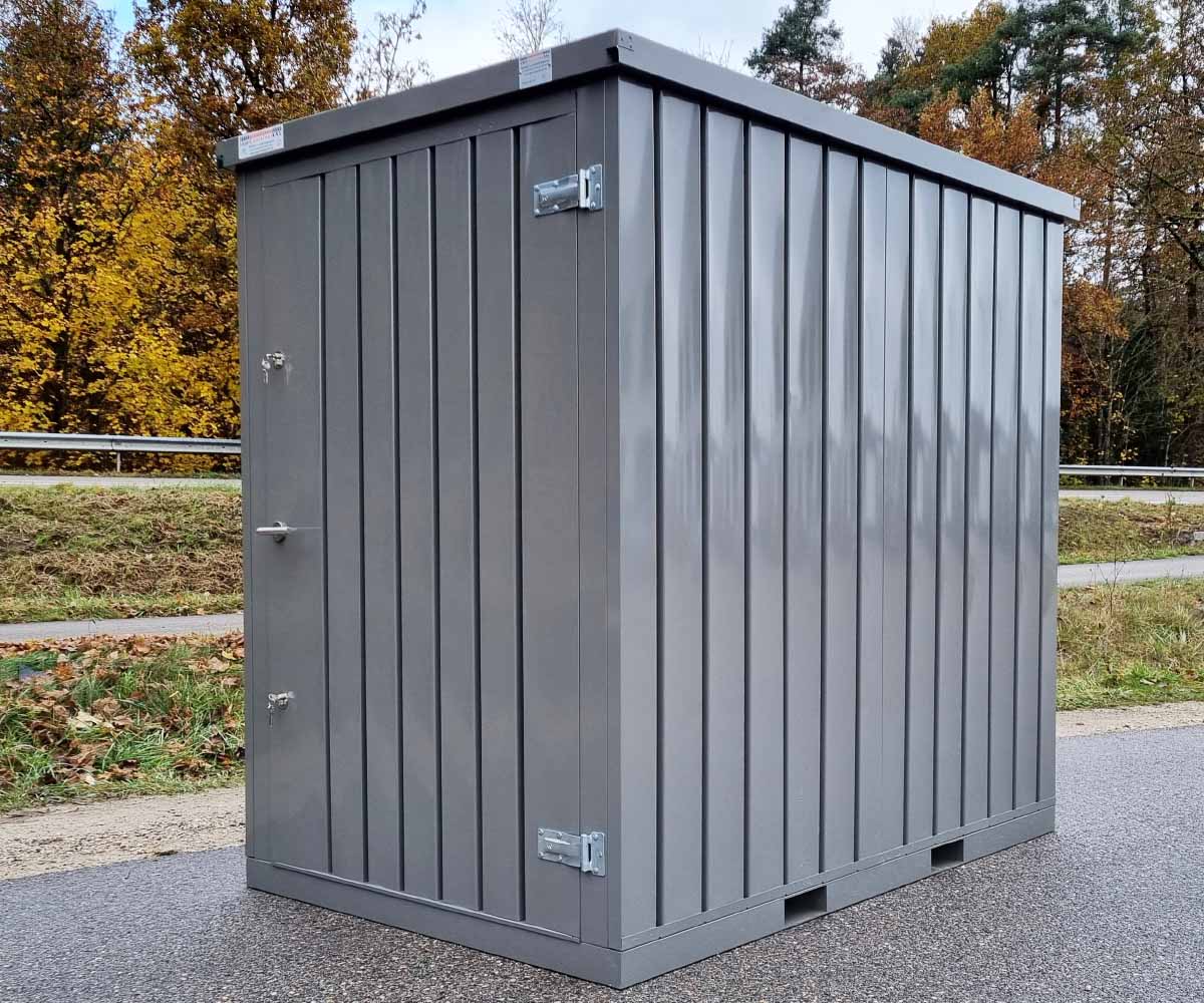 Materialcontainer MC1 lackiert RAL 7039 Quarzgrau | H 2090 x B 1500 x T 2280 mm | Tür stirnseitig einflügelig