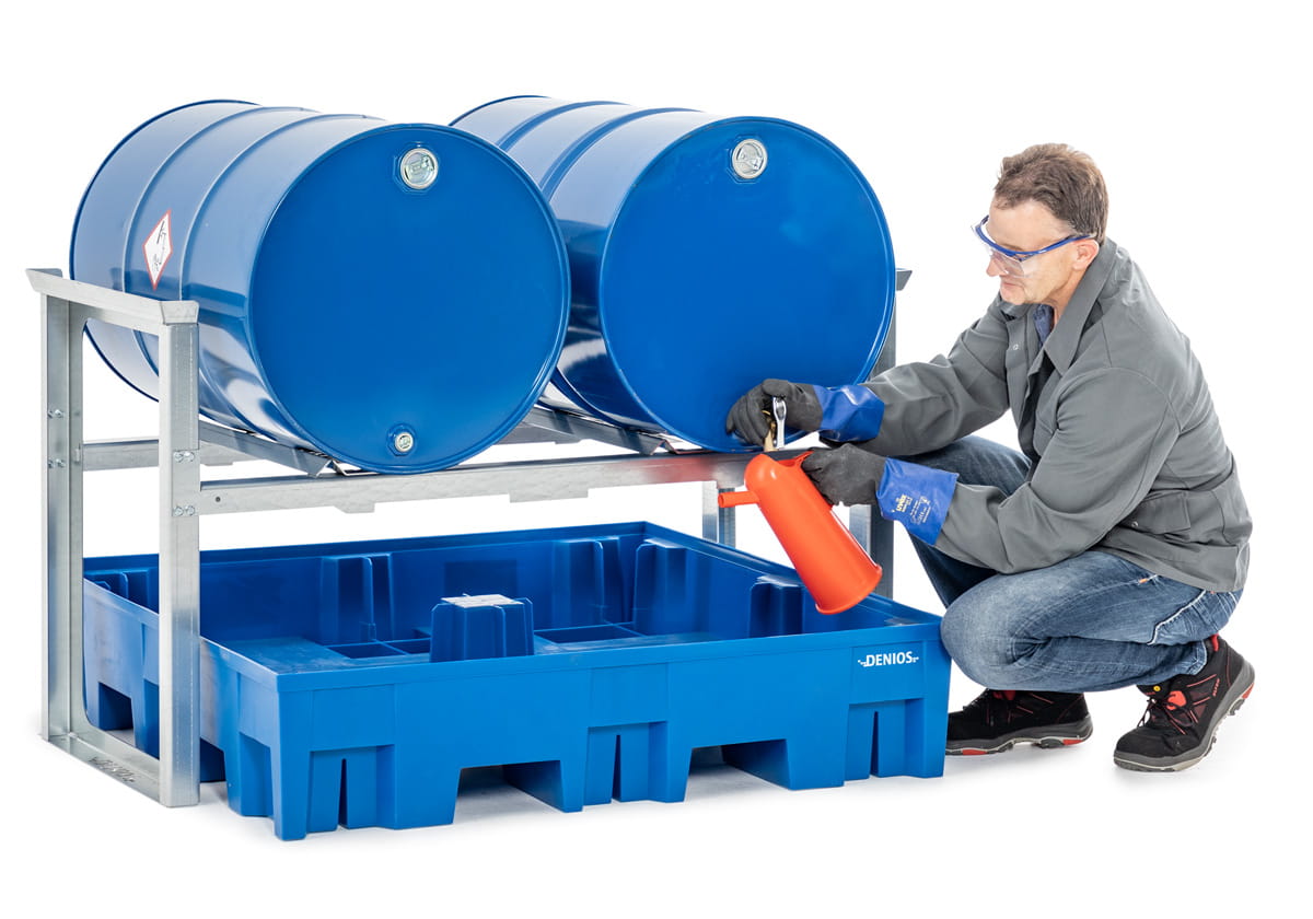 Fassregale | H 837 x T 1235 x L 1429 mm | für 2 Fässer à 200 l | Auffangwanne Kunststoff | stapelbar