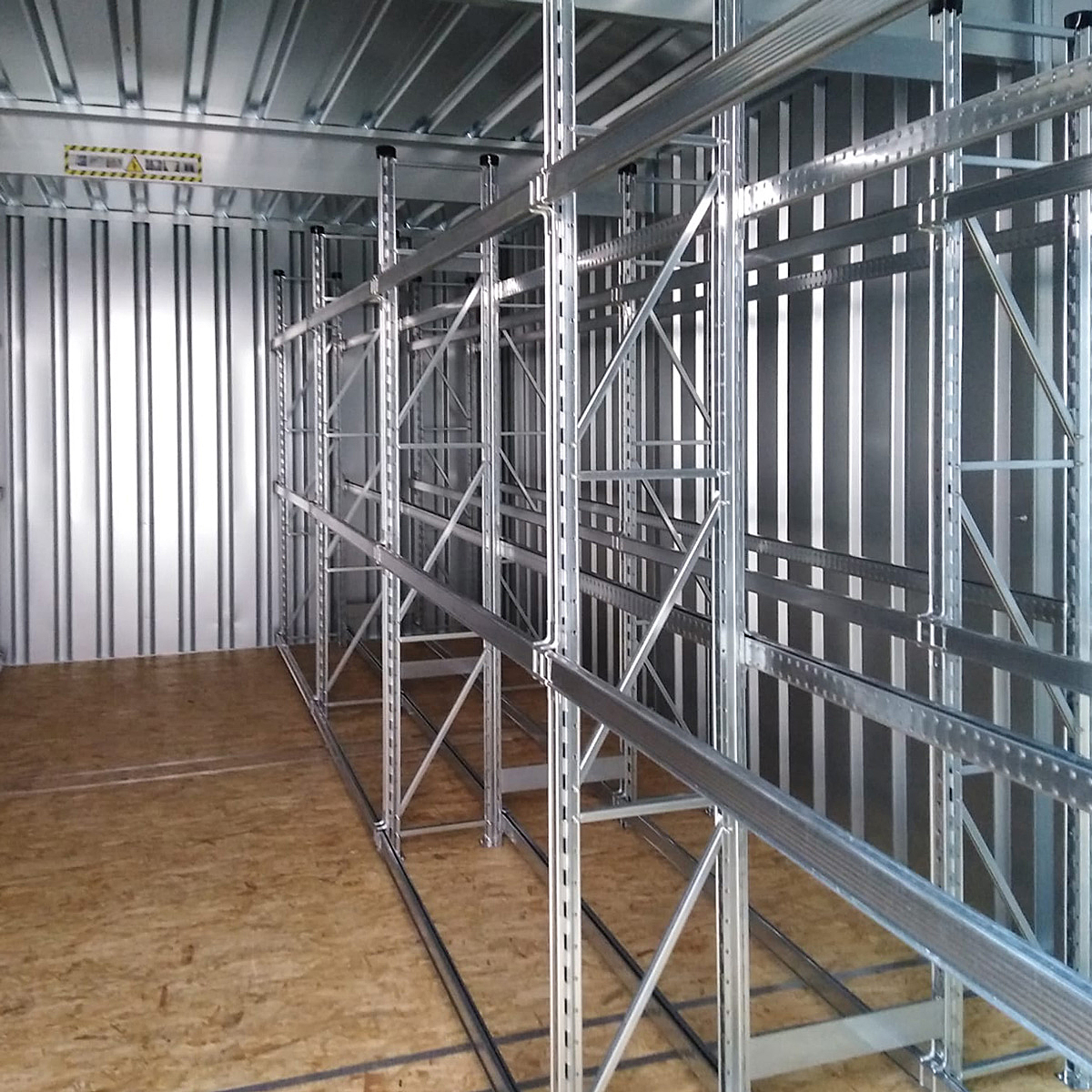 Reifencontainer Reifenlagercontainer XXL | H 2445 x B 4100 x T 6300 mm | Tür stirnseitig 1-flügelig